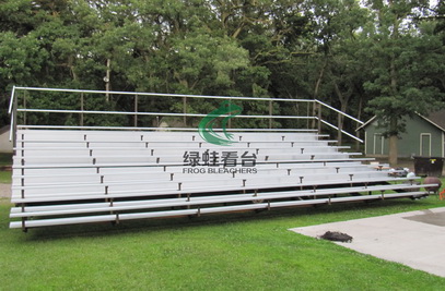 綠蛙豪華型鋁制看臺