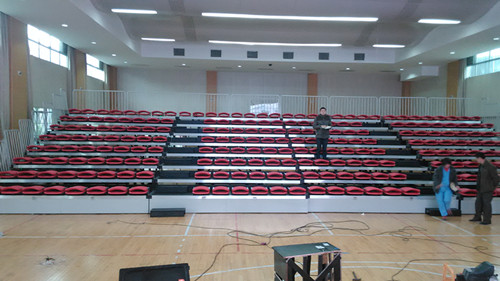 上海打虎山路一小可移動式伸縮看臺