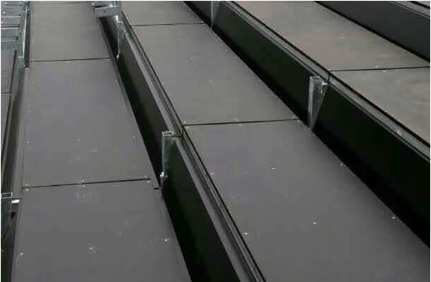 綠蛙可拆卸拼裝低靠背吹塑椅層側(cè)全封閉看臺