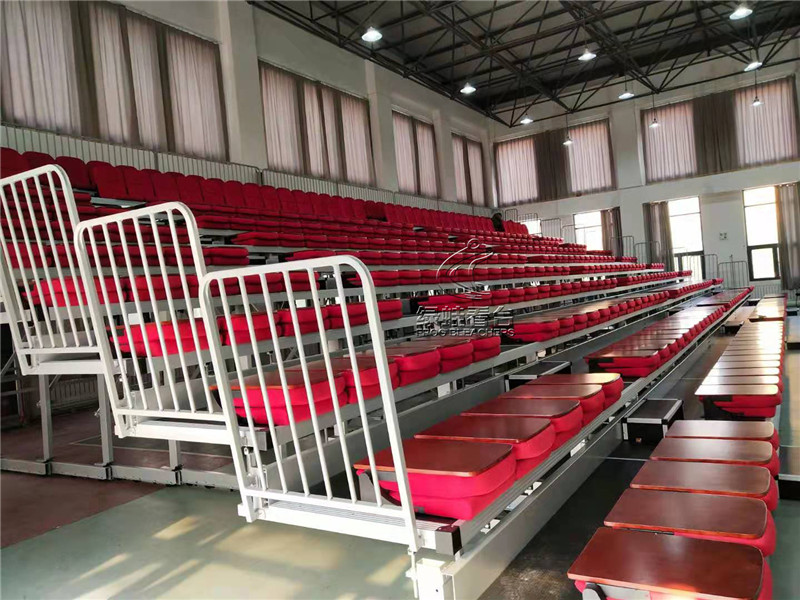 增加看臺座椅