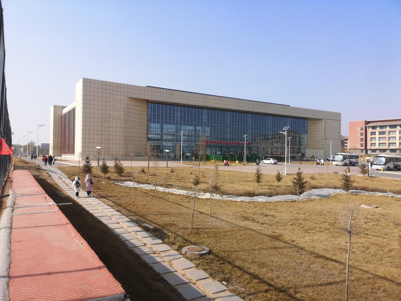 甘肅衛生職業學院籃球館看臺座椅項目