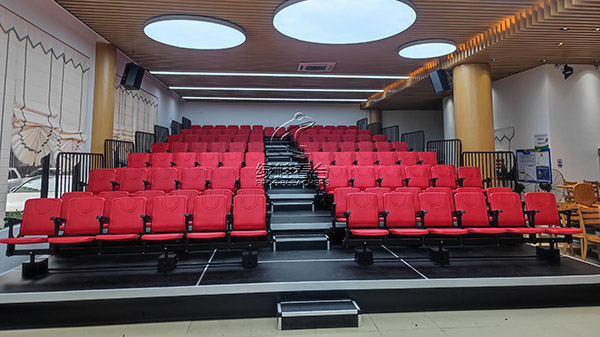 深圳市福田區南華小學電動伸縮看臺 深圳市福田區南華小學電動伸縮看臺