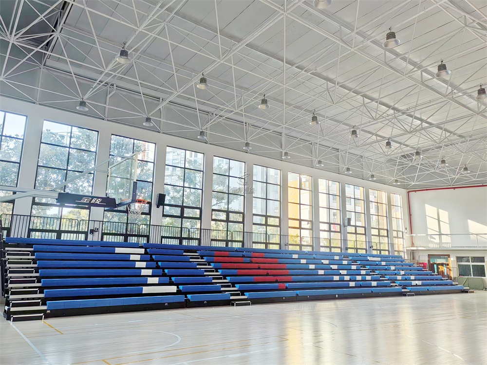 綠蛙看臺完成上海文建中學體育館伸縮看臺座椅項目